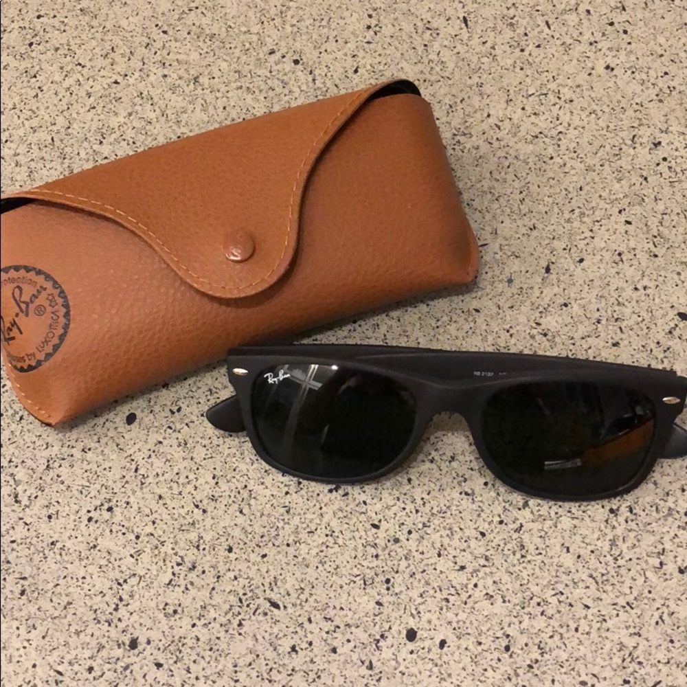 Ray-Ban New Wayfarer NWOT matte black